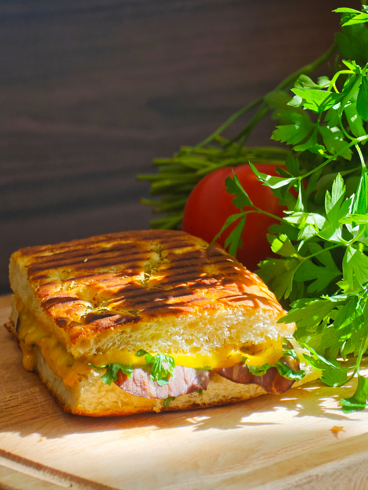 Grillad focaccia med rostbiff och ost